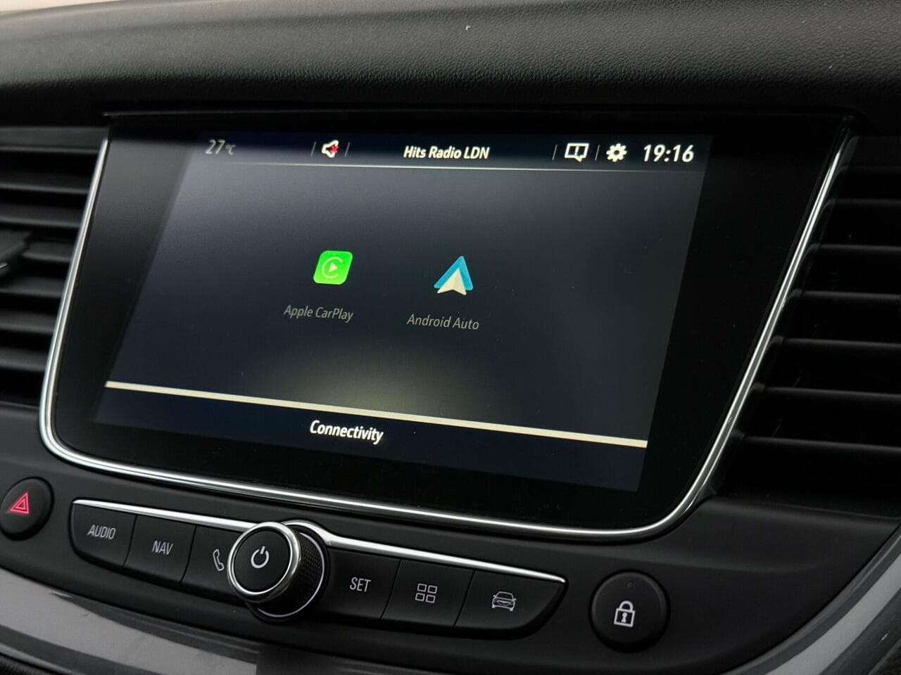 Vauxhall Grandland X thumbnail Infotainment System