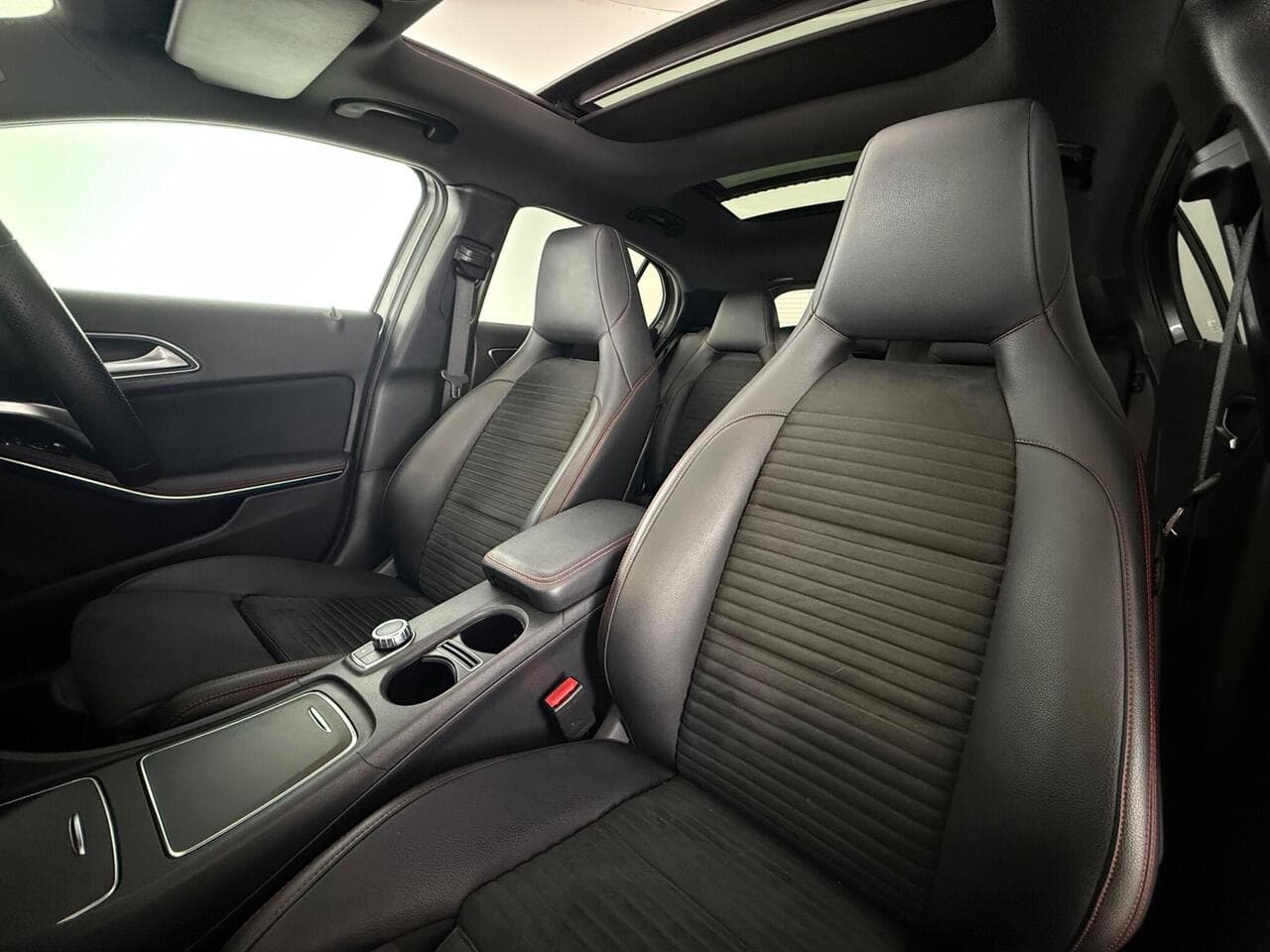 Mercedes-Benz GLA thumbnail Seat Front Passenger