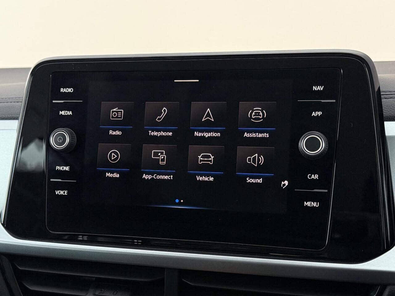 Volkswagen T-Roc thumbnail Infotainment System
