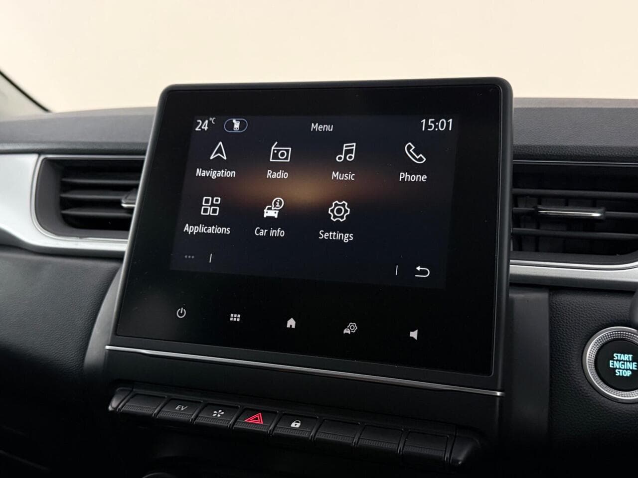 Renault Captur thumbnail Infotainment System
