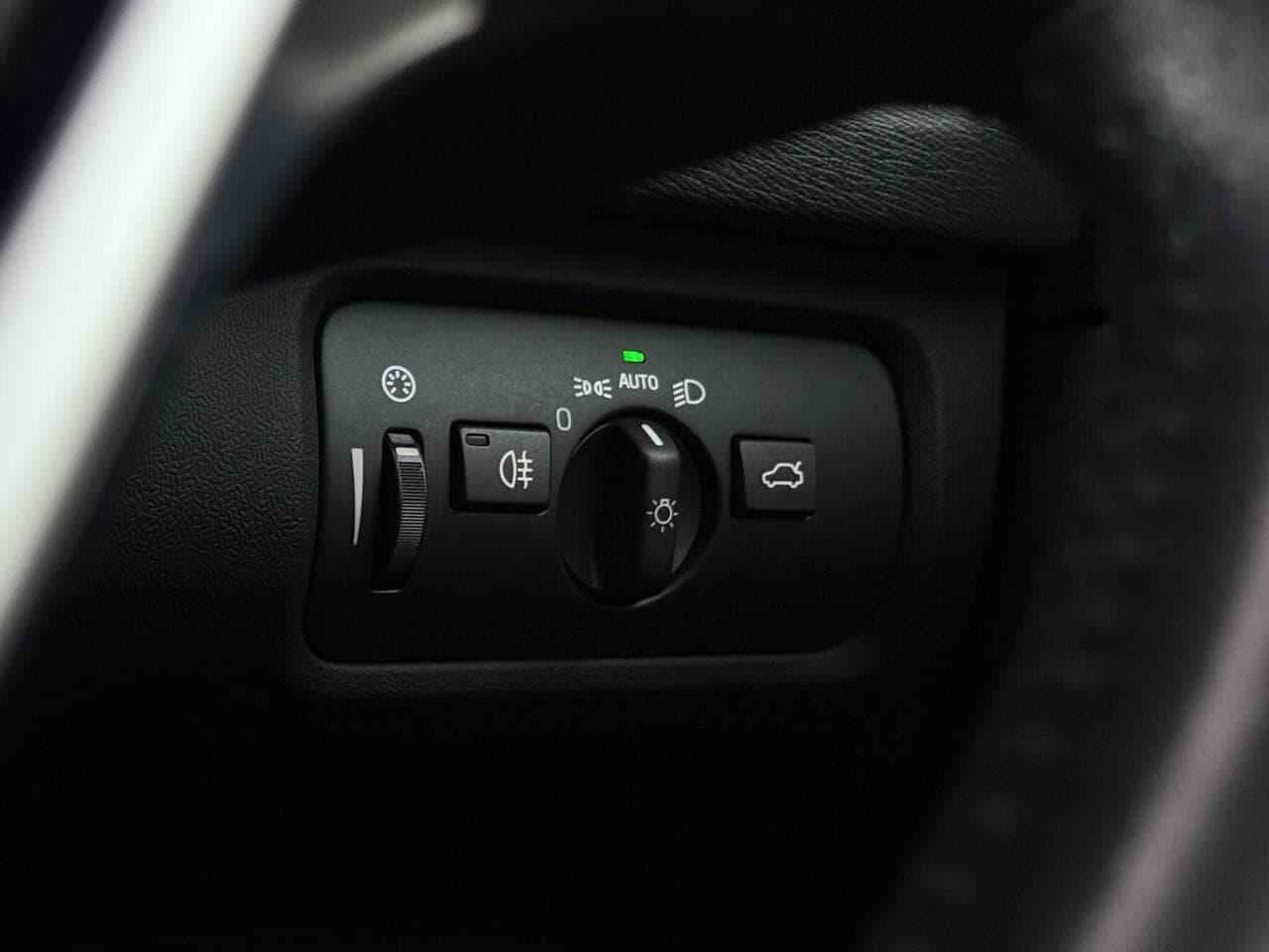 Volvo V40 Cross Country thumbnail Misc Controls