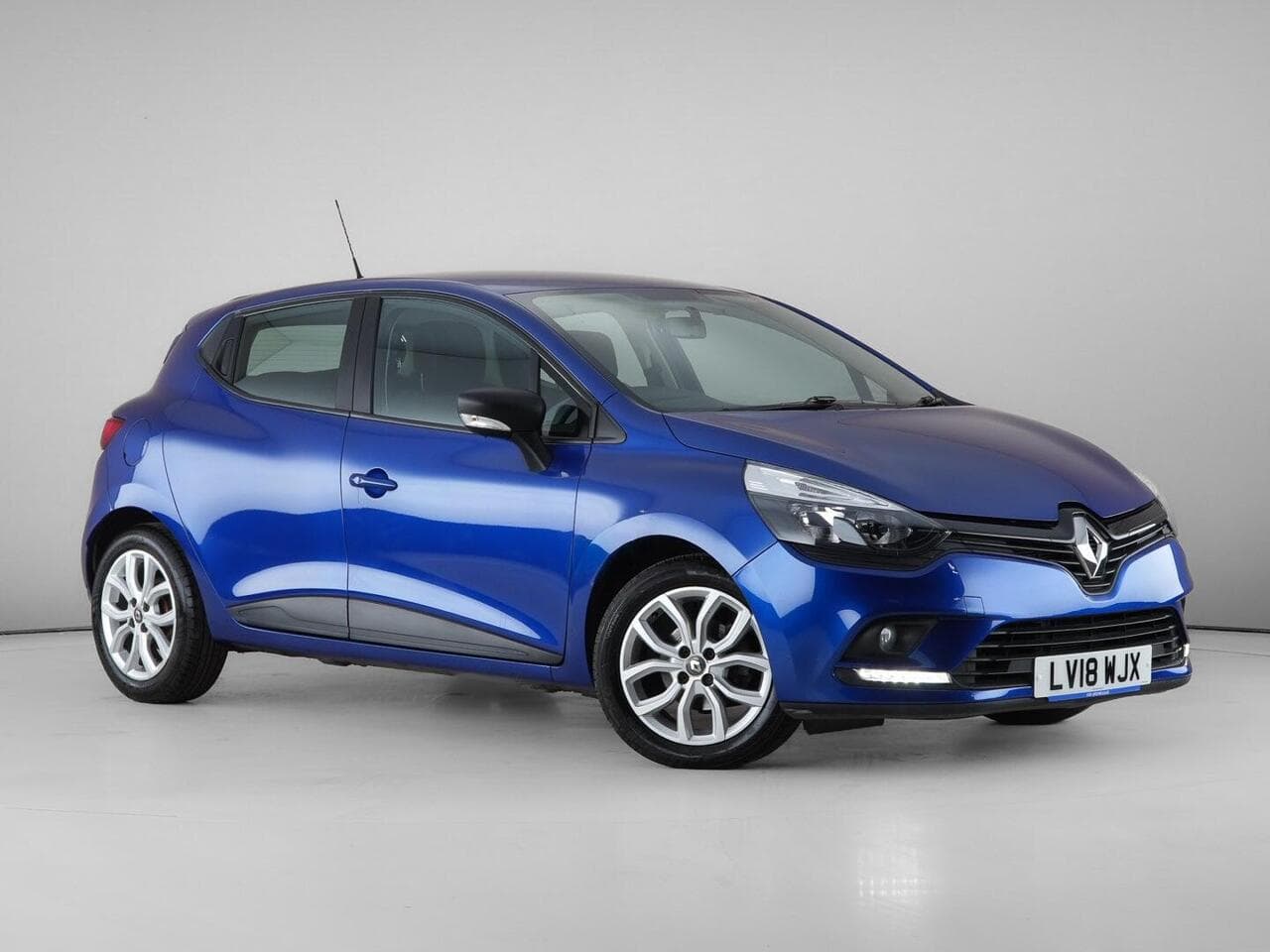 Renault Clio - Renault Clio 1.2 16V Play Euro 6 5dr