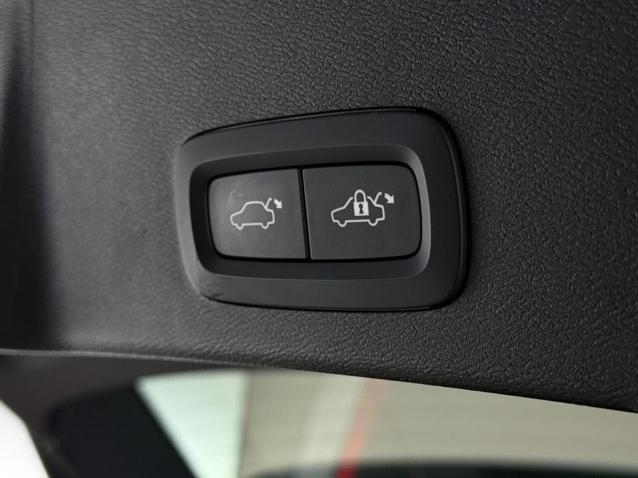 Volvo XC40 thumbnail Misc Controls