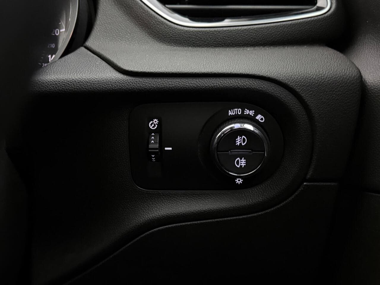 Vauxhall Grandland X thumbnail Misc Controls