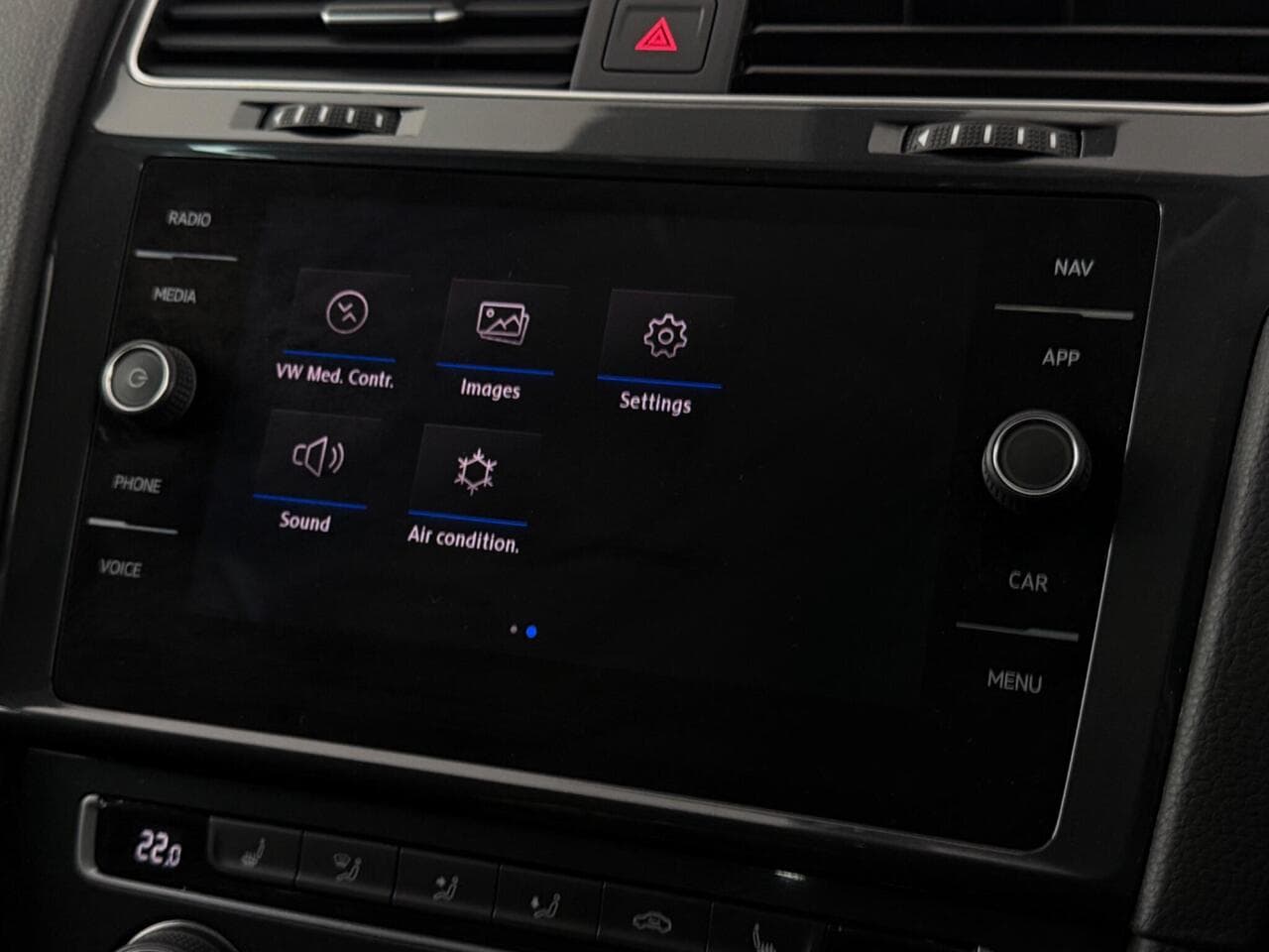 Volkswagen Golf thumbnail Infotainment System