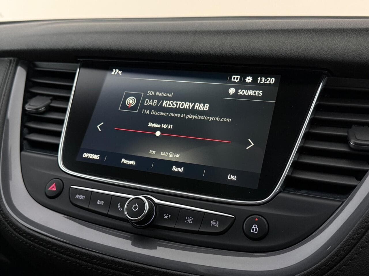 Vauxhall Grandland X thumbnail Infotainment System