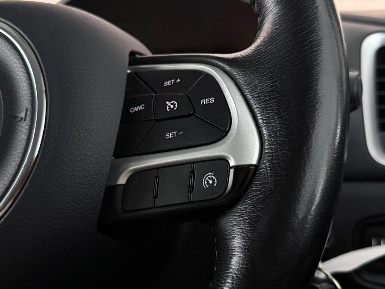 Jeep Renegade thumbnail Misc Controls