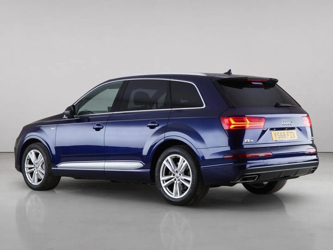 Audi Q7 thumbnail Rear Left