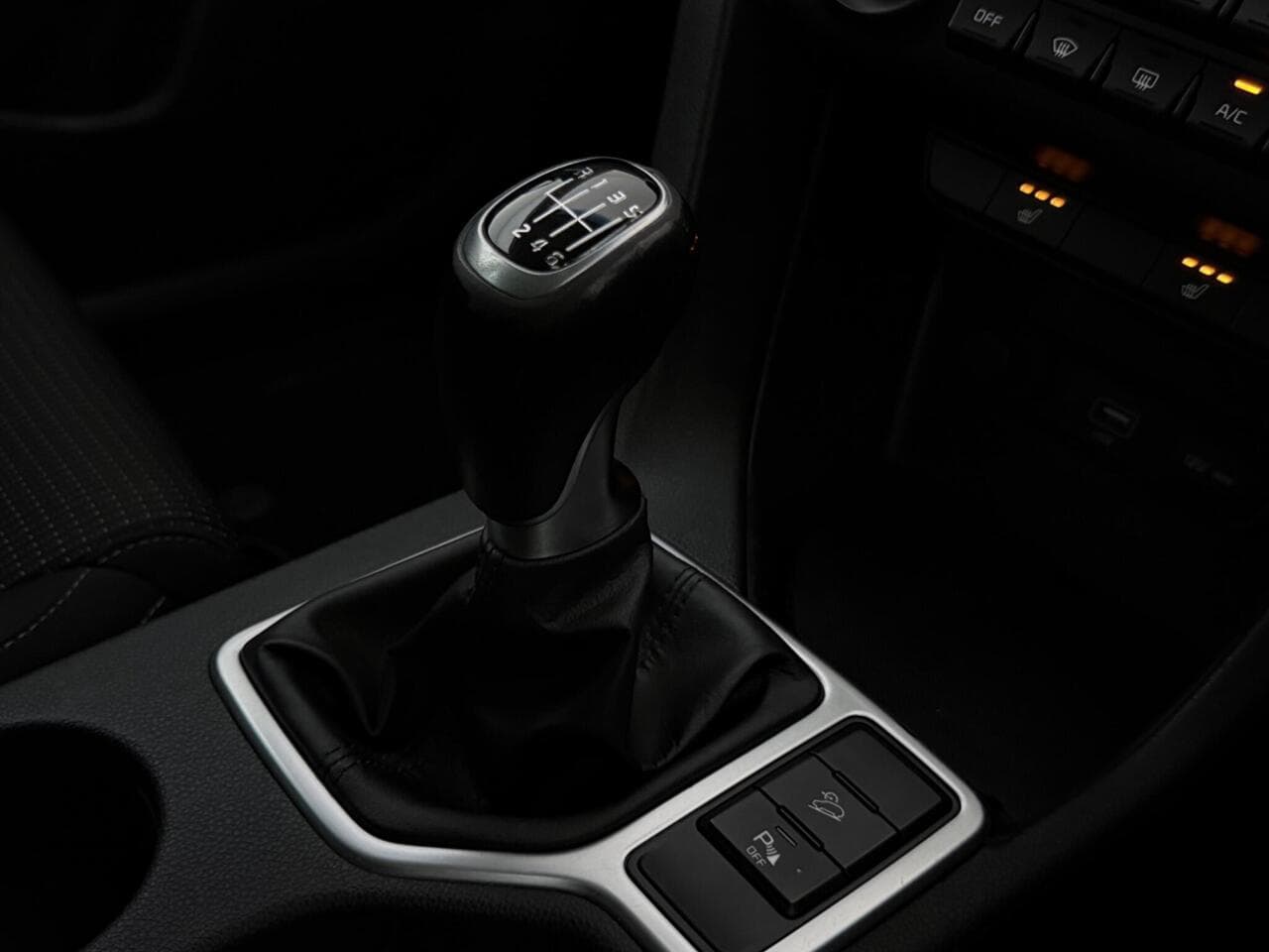 Kia Sportage thumbnail Interior Front