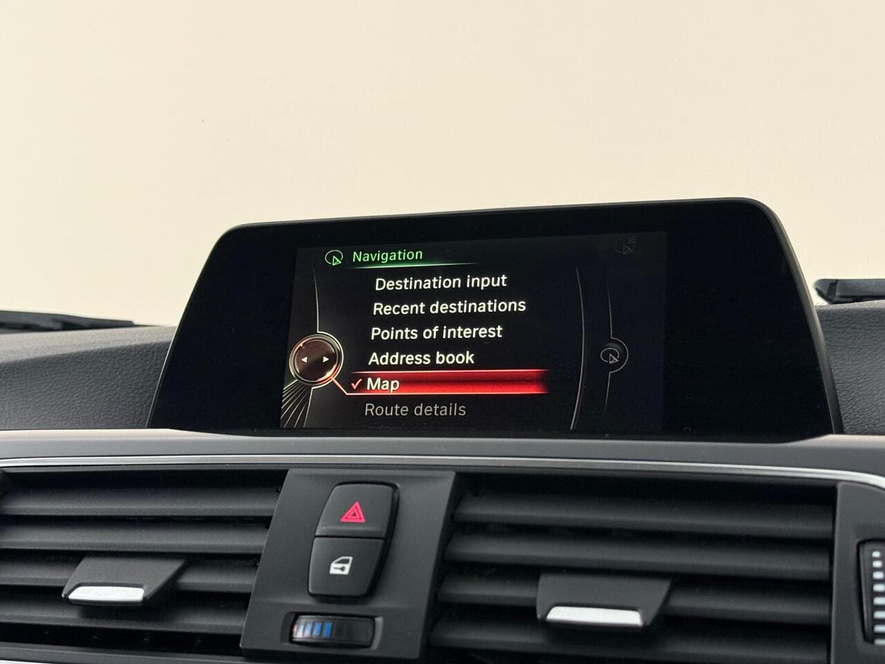 BMW 3 Series thumbnail Infotainment System