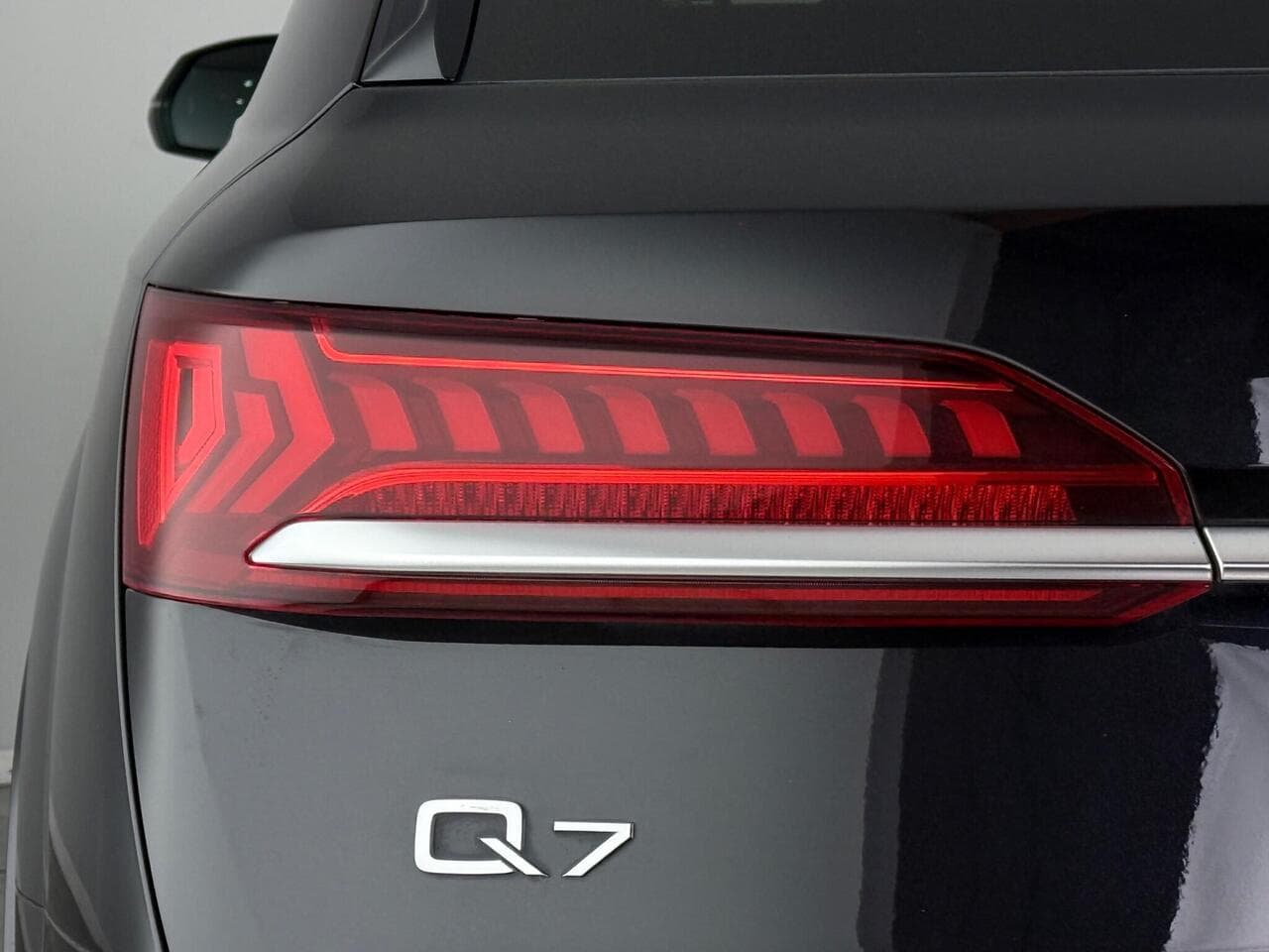 Audi Q7 thumbnail Lights Rear