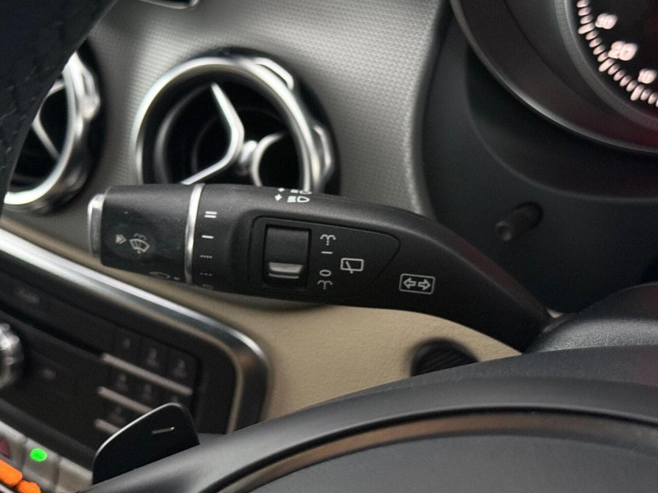 Mercedes-Benz GLA thumbnail Misc Controls