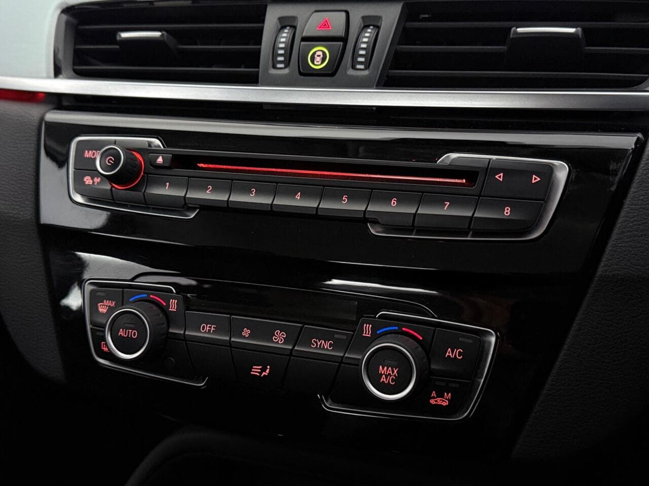 BMW X1 thumbnail Infotainment System