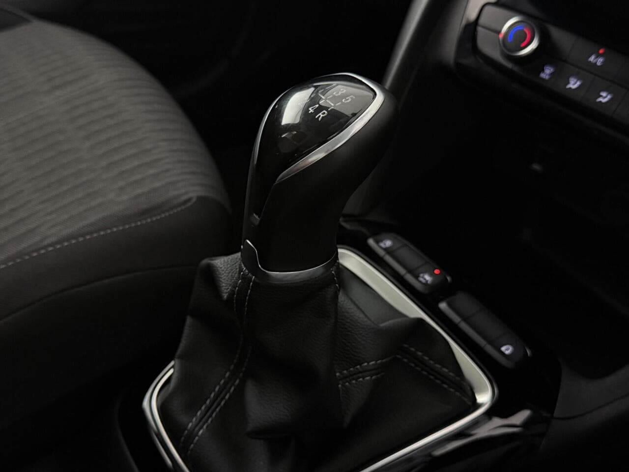 Vauxhall Corsa thumbnail Interior Front