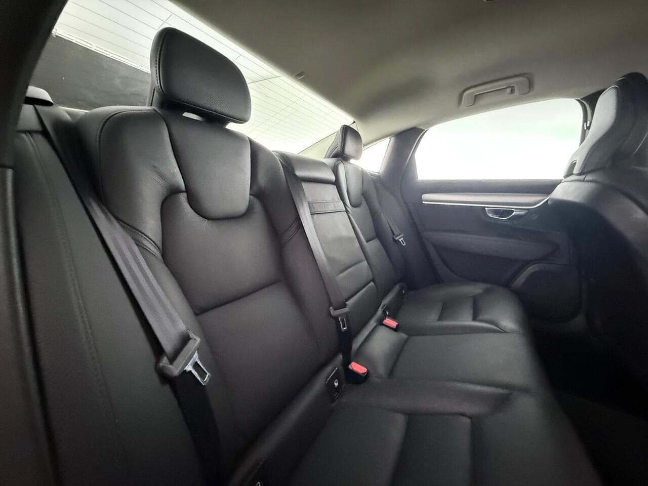 Volvo S90 thumbnail Seats Rear