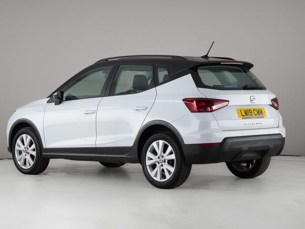 SEAT Arona thumbnail Rear Left