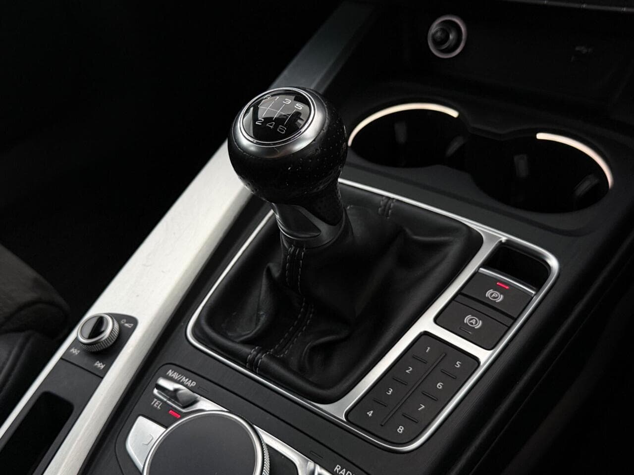Audi A4 Avant thumbnail Interior Front