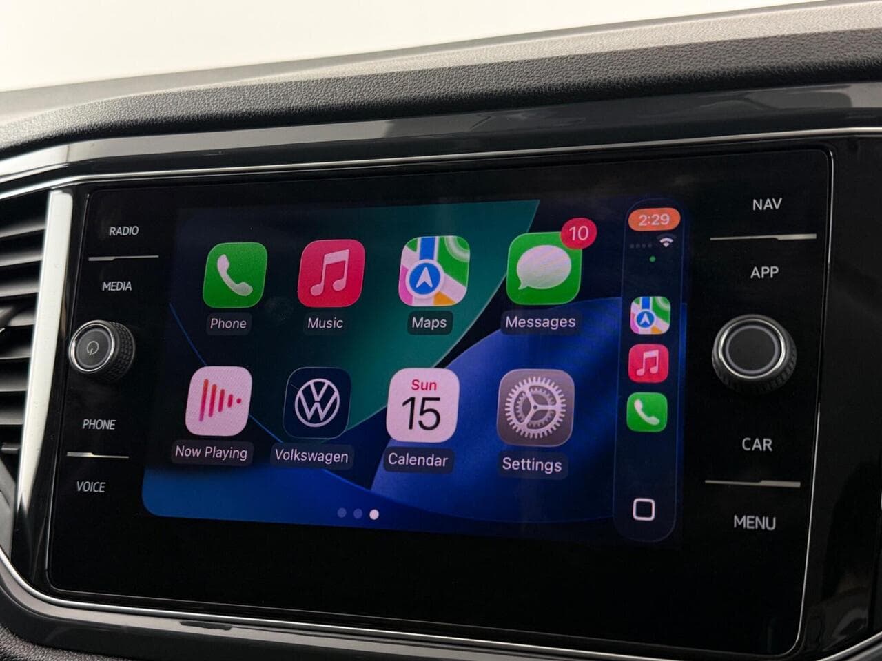Volkswagen T-Roc thumbnail Infotainment System