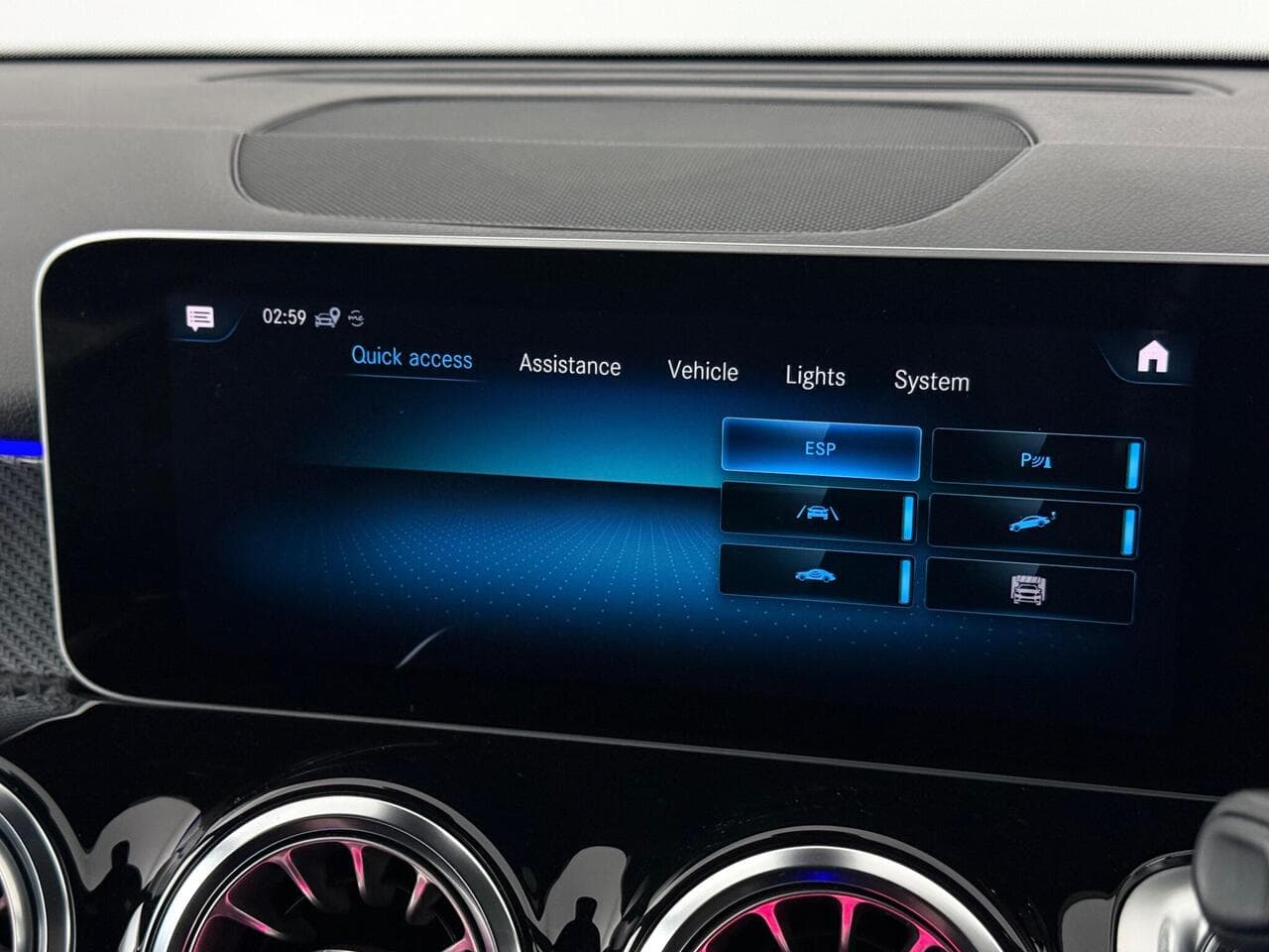 Mercedes-Benz GLB thumbnail Infotainment System