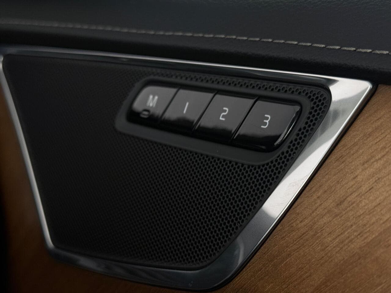 Volvo XC90 thumbnail Misc Controls