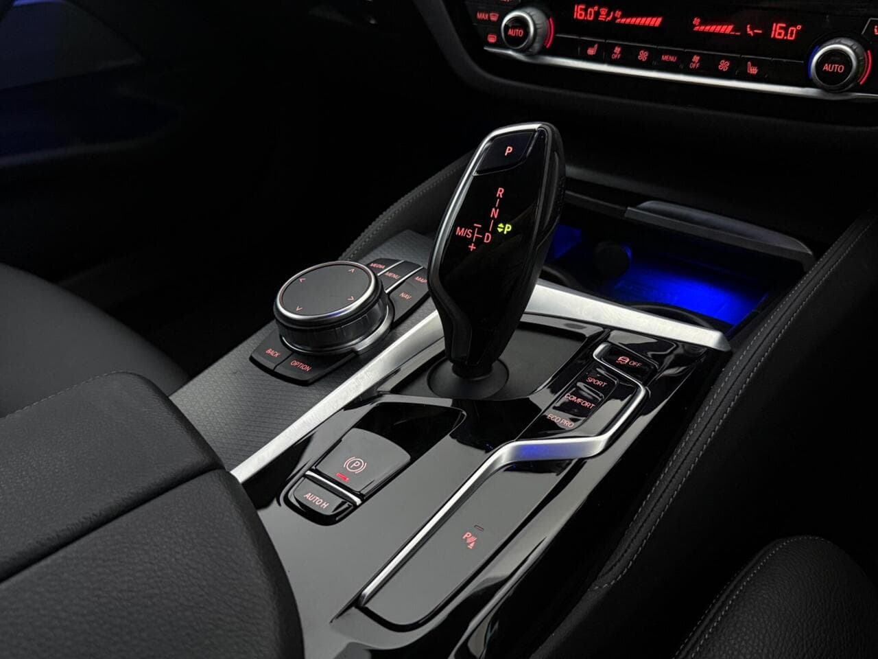 BMW 5 Series thumbnail Interior Front