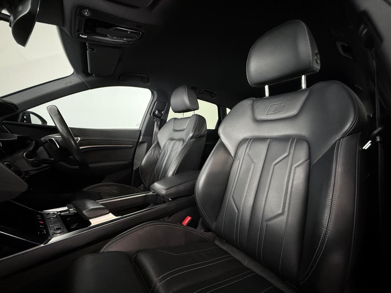 Audi e-tron thumbnail Seat Front Passenger