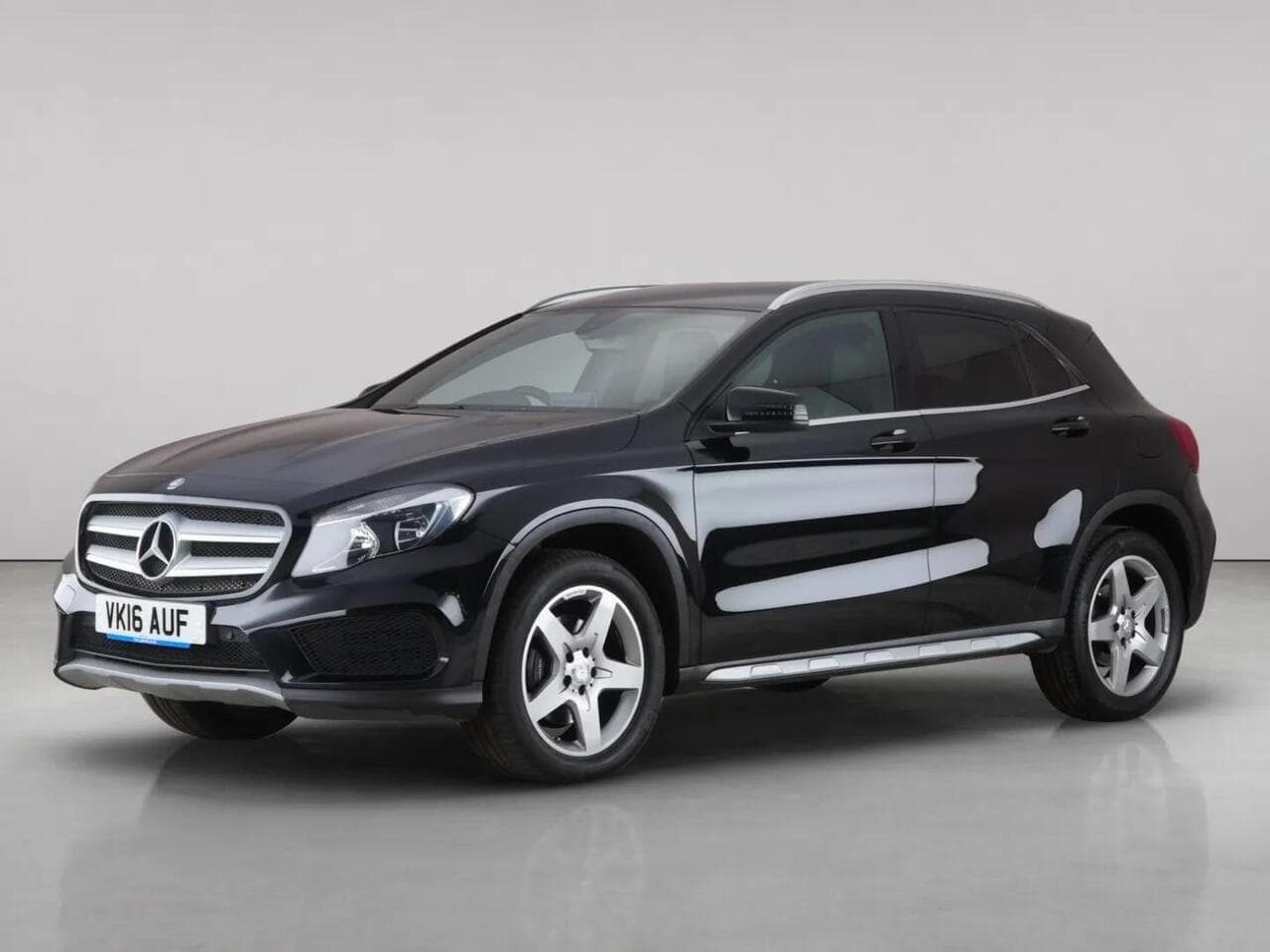 Mercedes-Benz GLA thumbnail Front Left