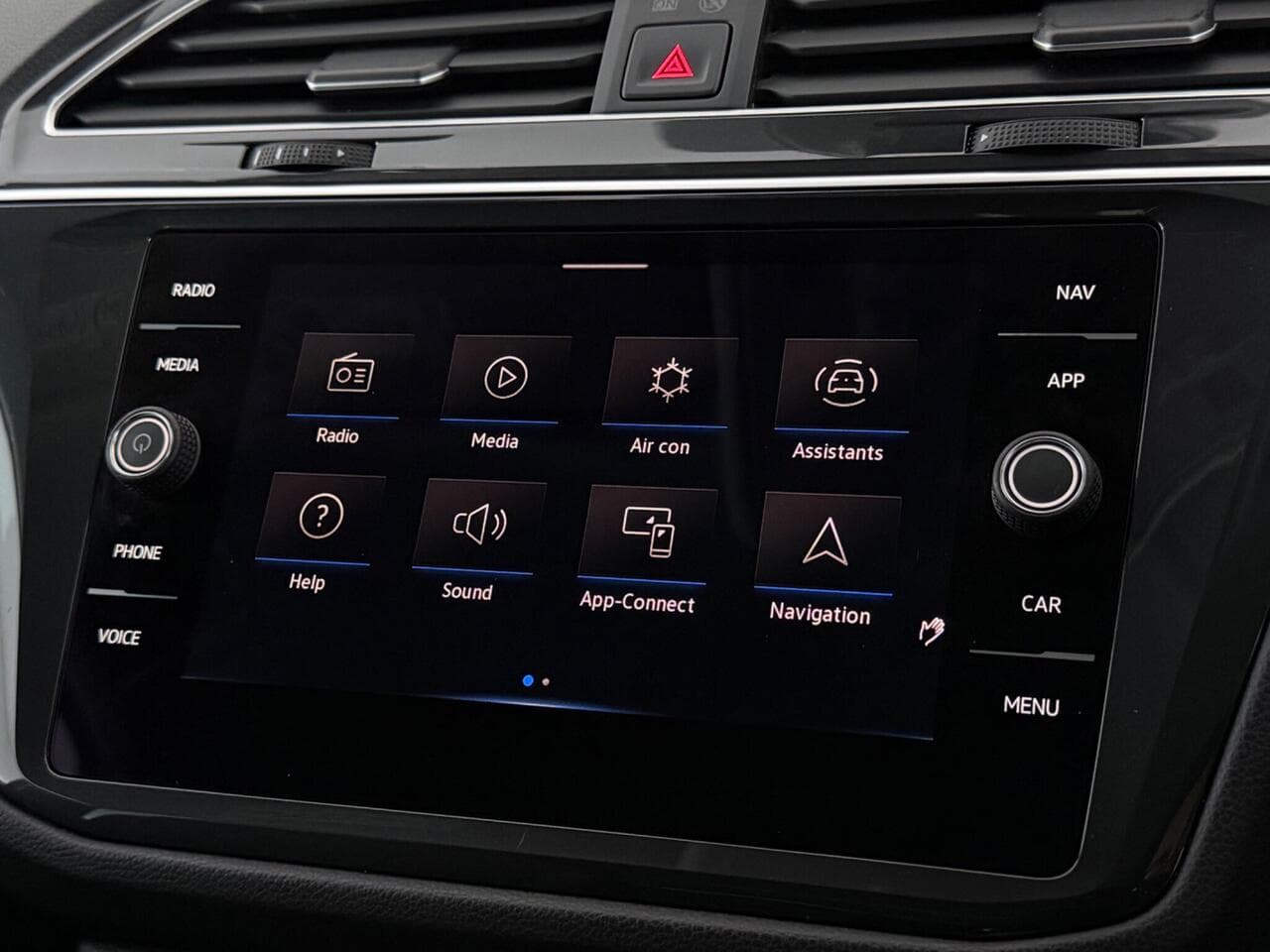 Volkswagen Tiguan thumbnail Infotainment System