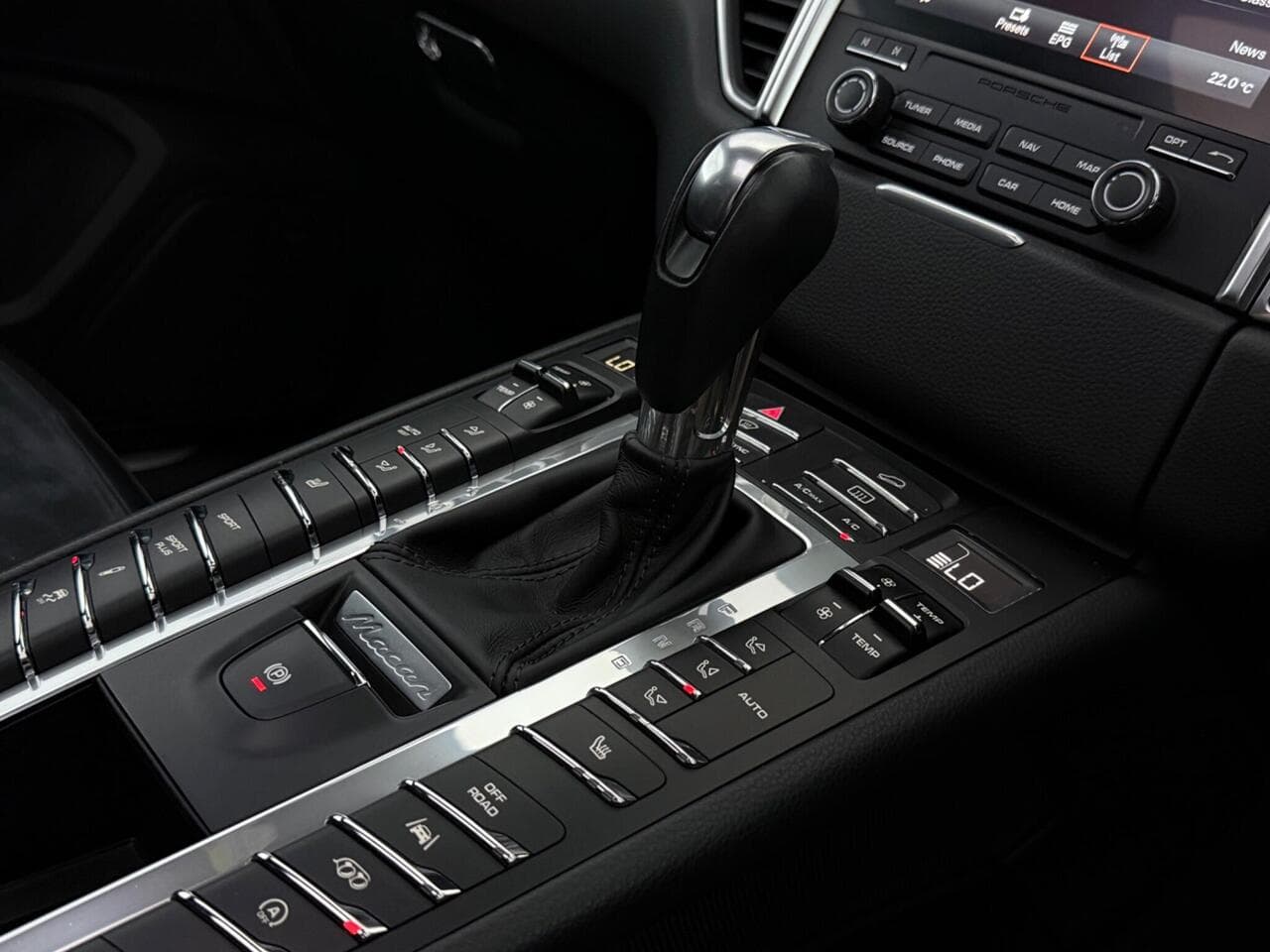 Porsche Macan thumbnail Interior Front