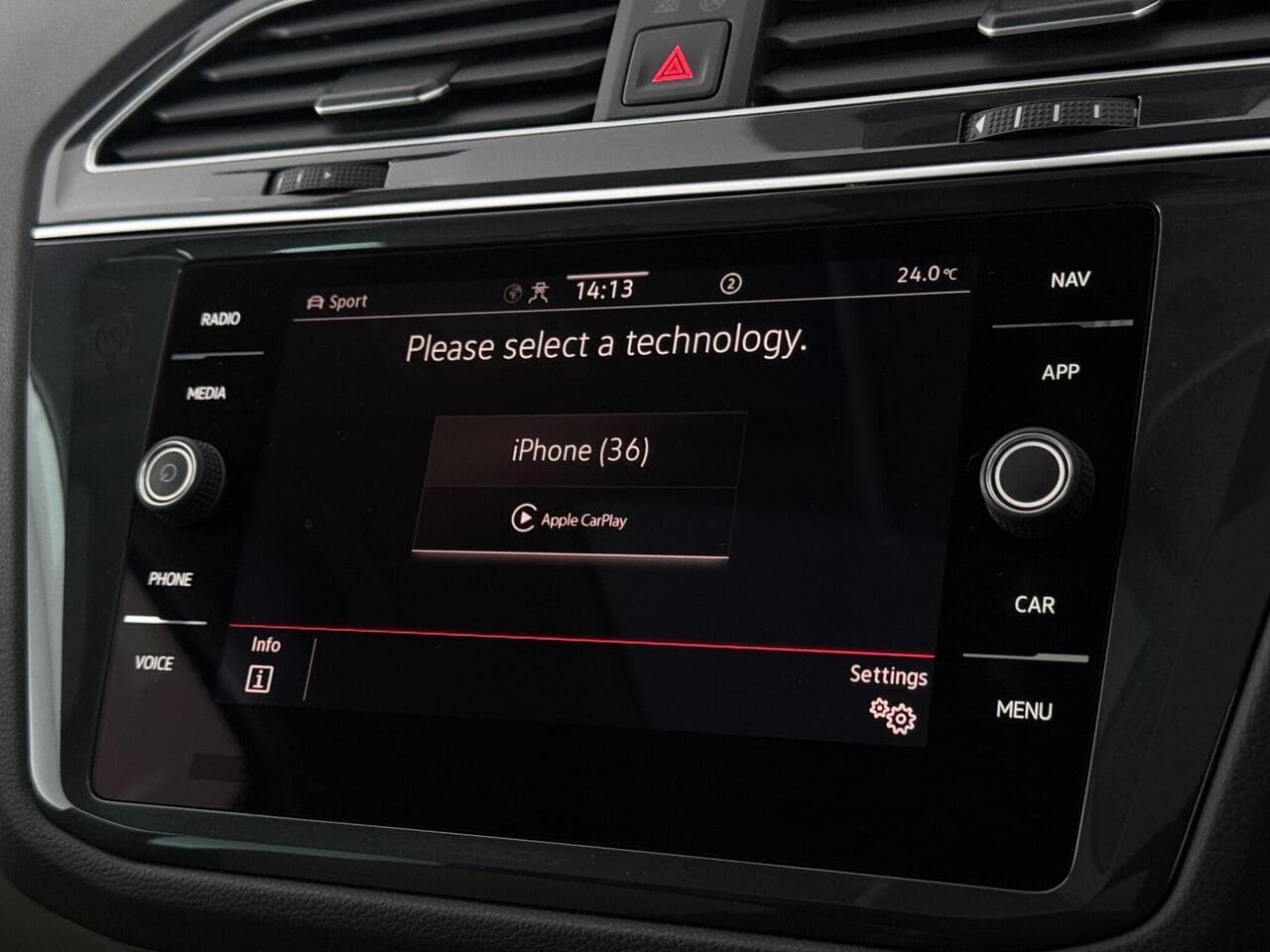 Volkswagen Tiguan thumbnail Infotainment System