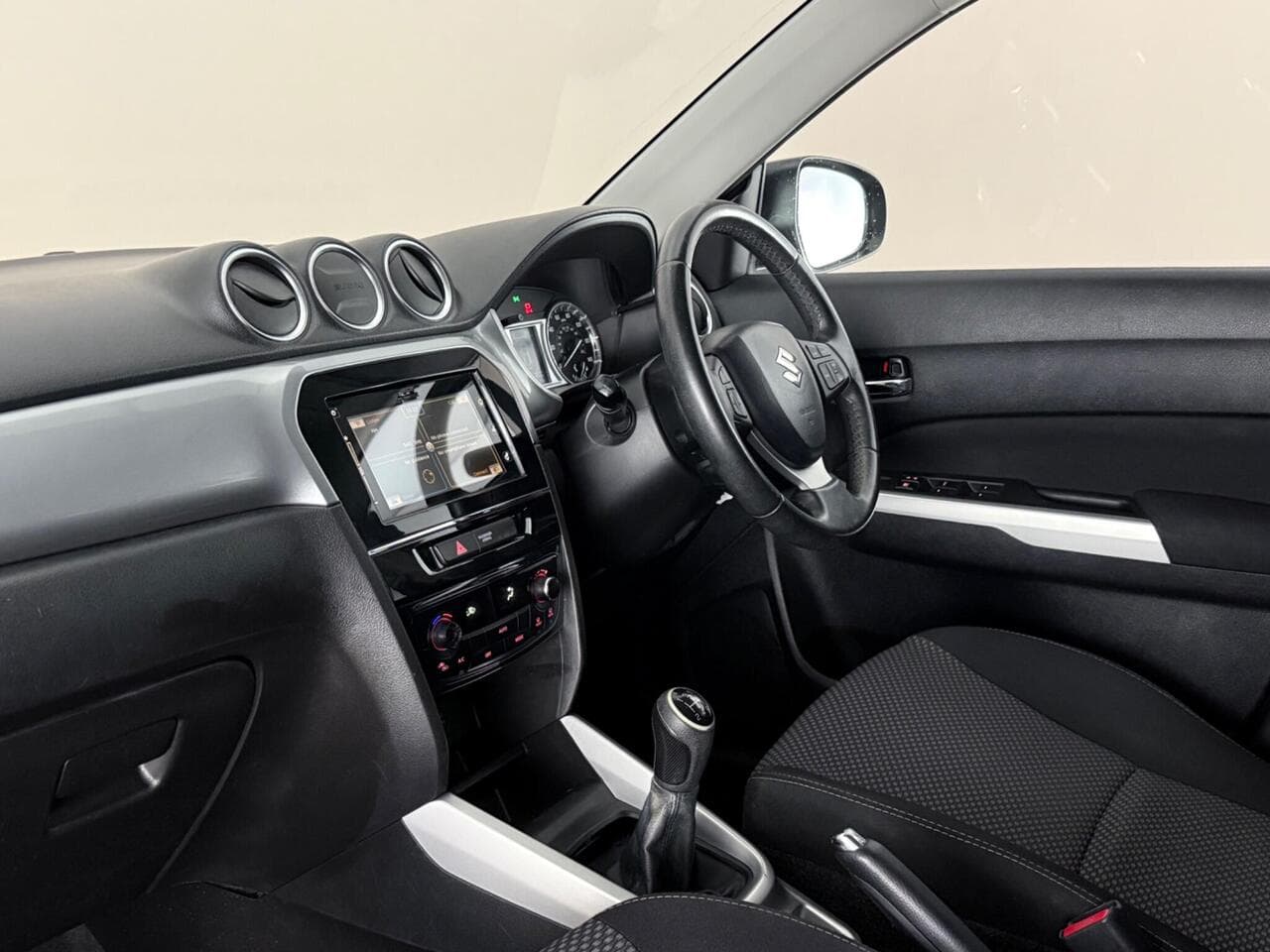 Suzuki Vitara thumbnail Interior Front