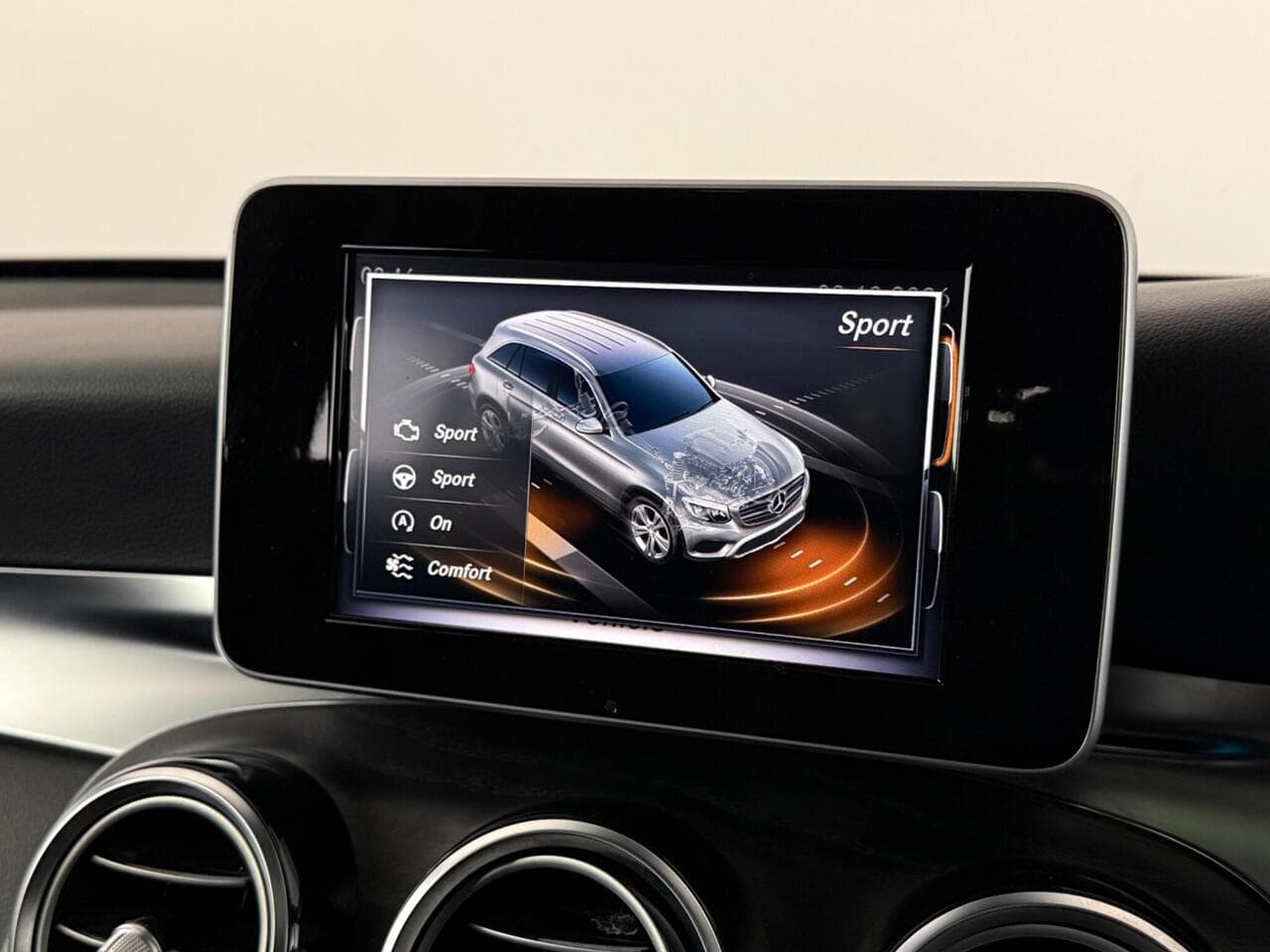 Mercedes-Benz GLC thumbnail Infotainment System