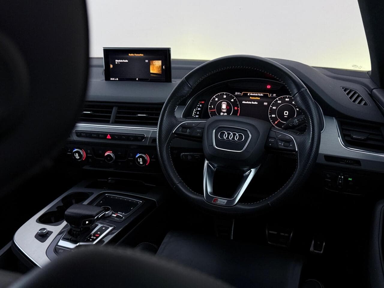 Audi Q7 thumbnail Interior Front