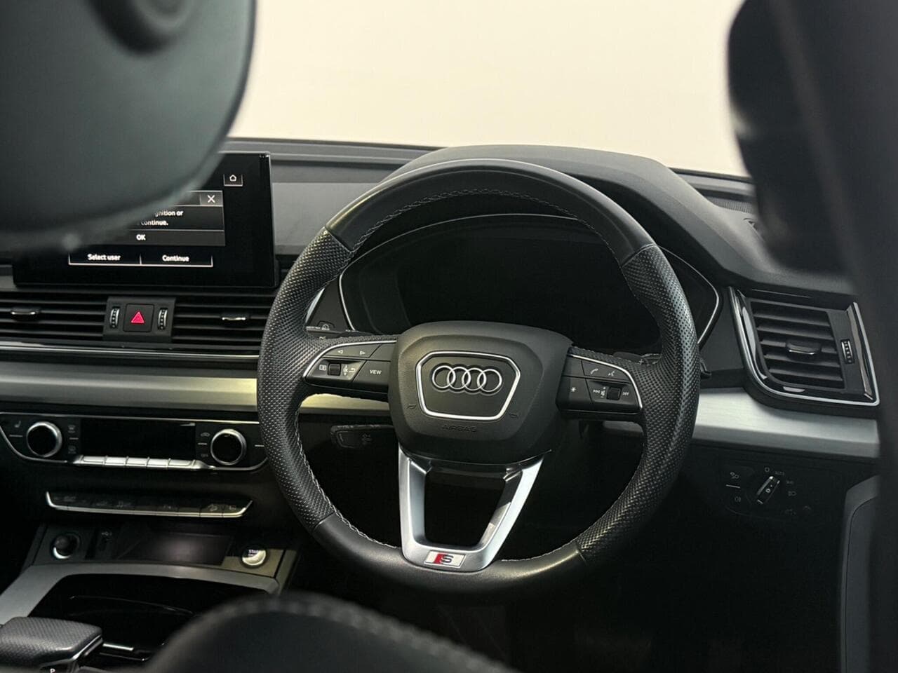 Audi Q5 thumbnail Steering Wheel