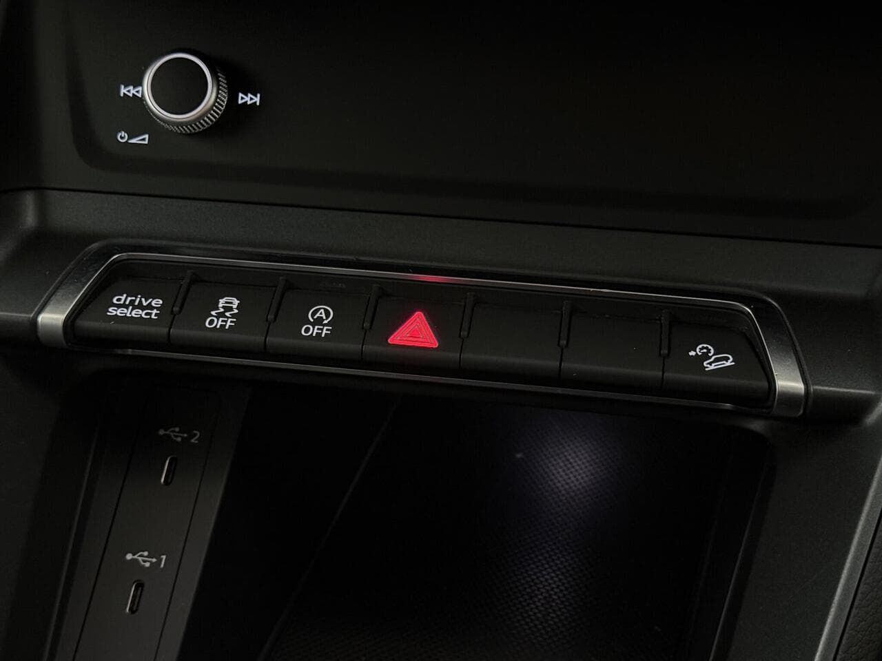 Audi Q3 thumbnail Misc Controls