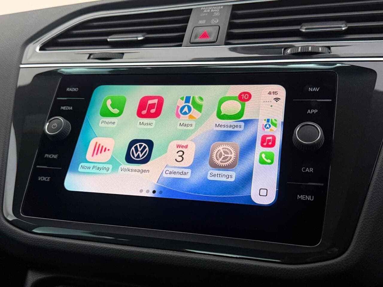 Volkswagen Tiguan thumbnail Infotainment System