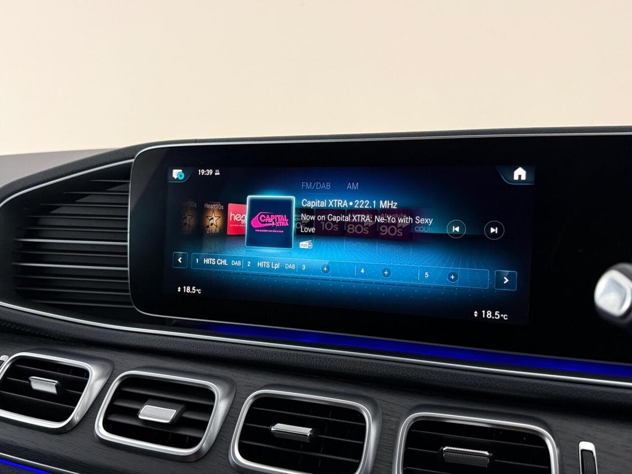 Mercedes-Benz GLE thumbnail Infotainment System