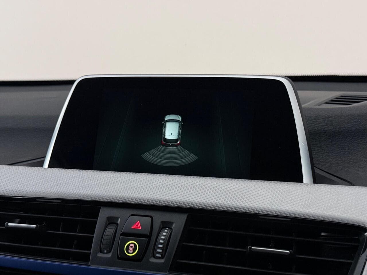BMW X1 thumbnail Infotainment System