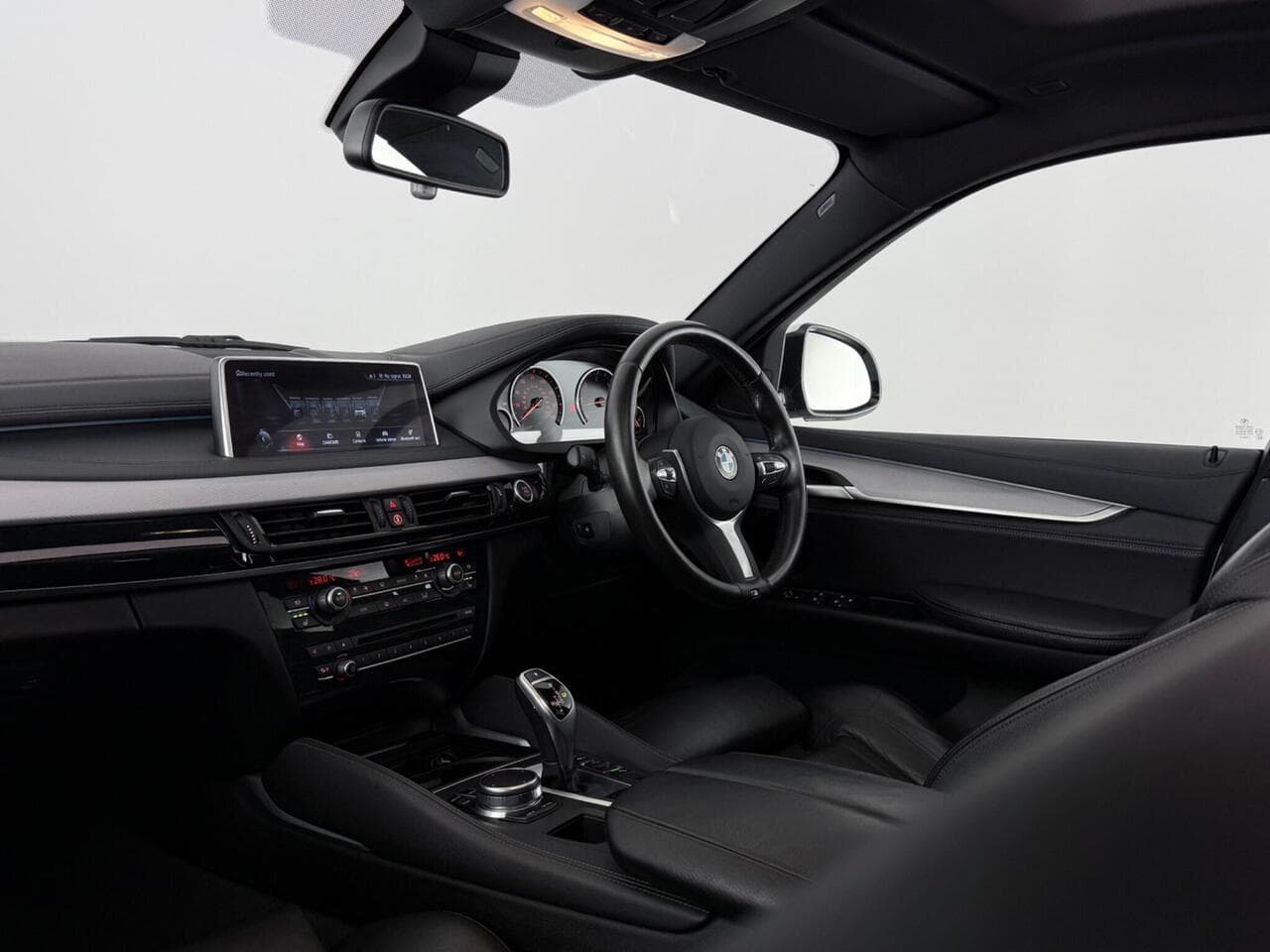 BMW X6 thumbnail Interior Front