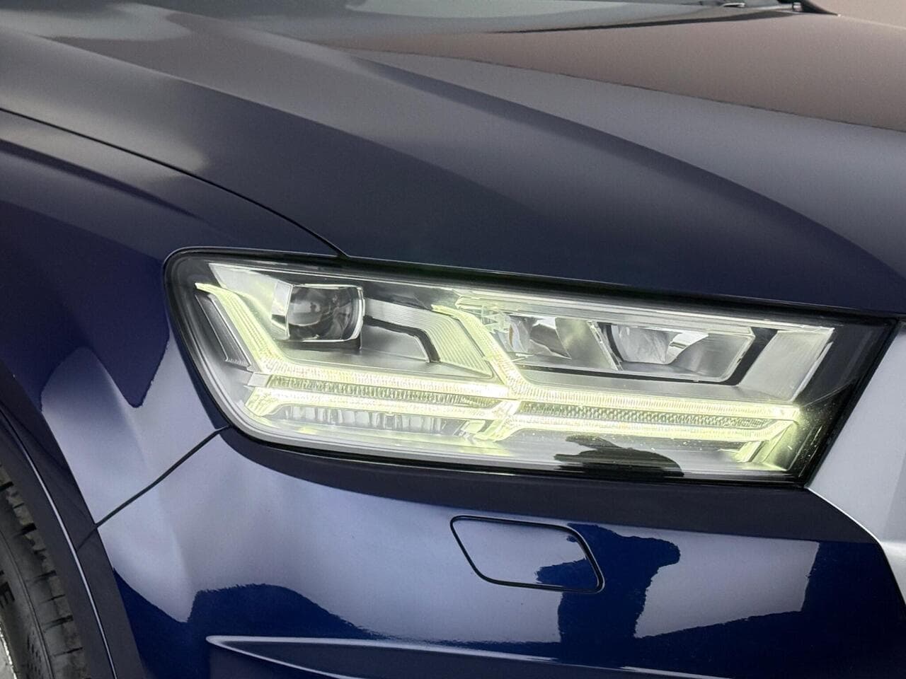 Audi Q7 thumbnail Lights Front