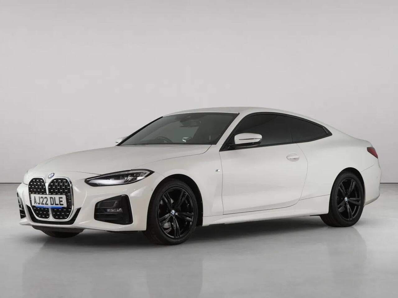 BMW 4 Series thumbnail Front Left