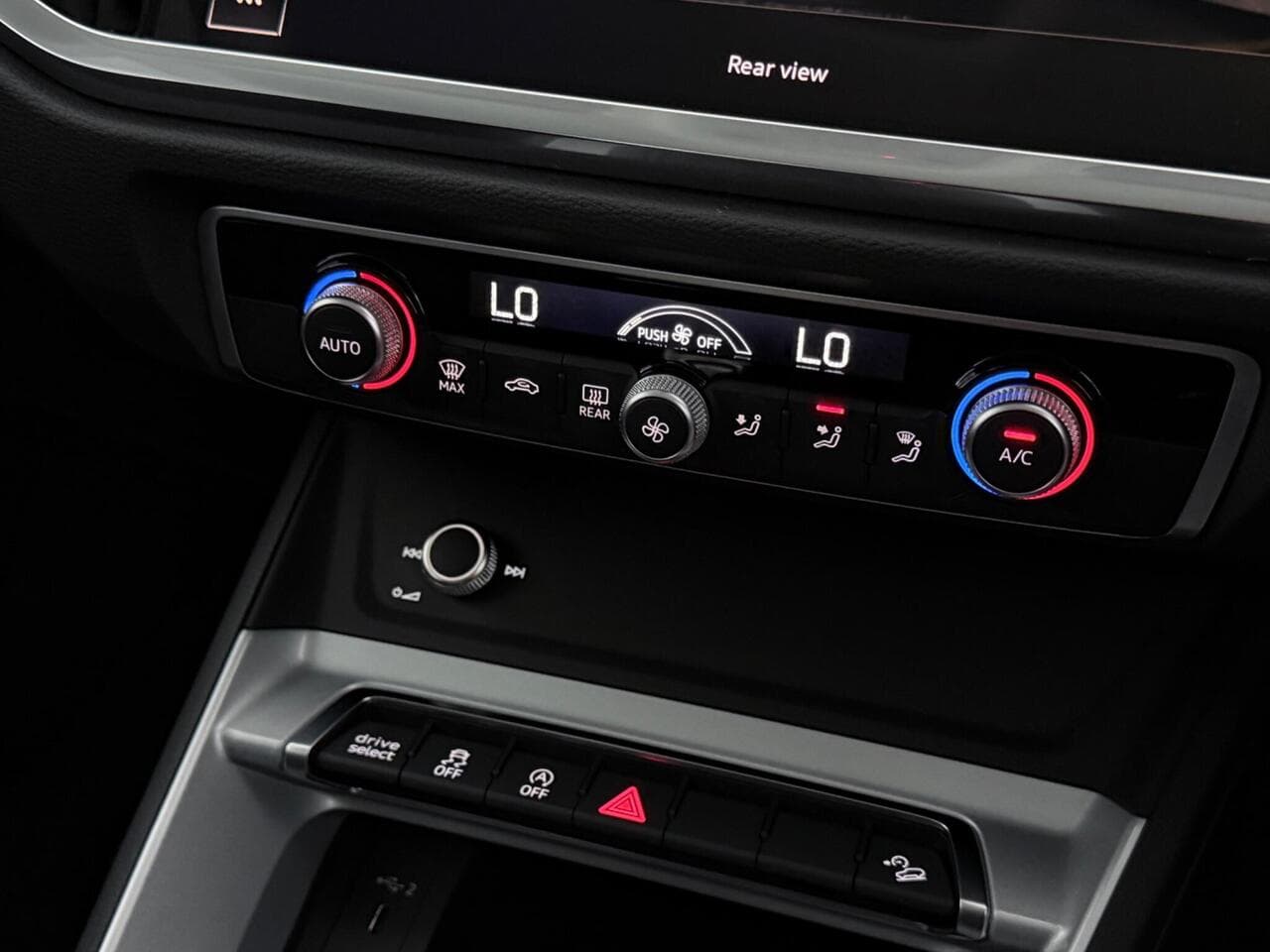 Audi Q3 thumbnail Misc Controls