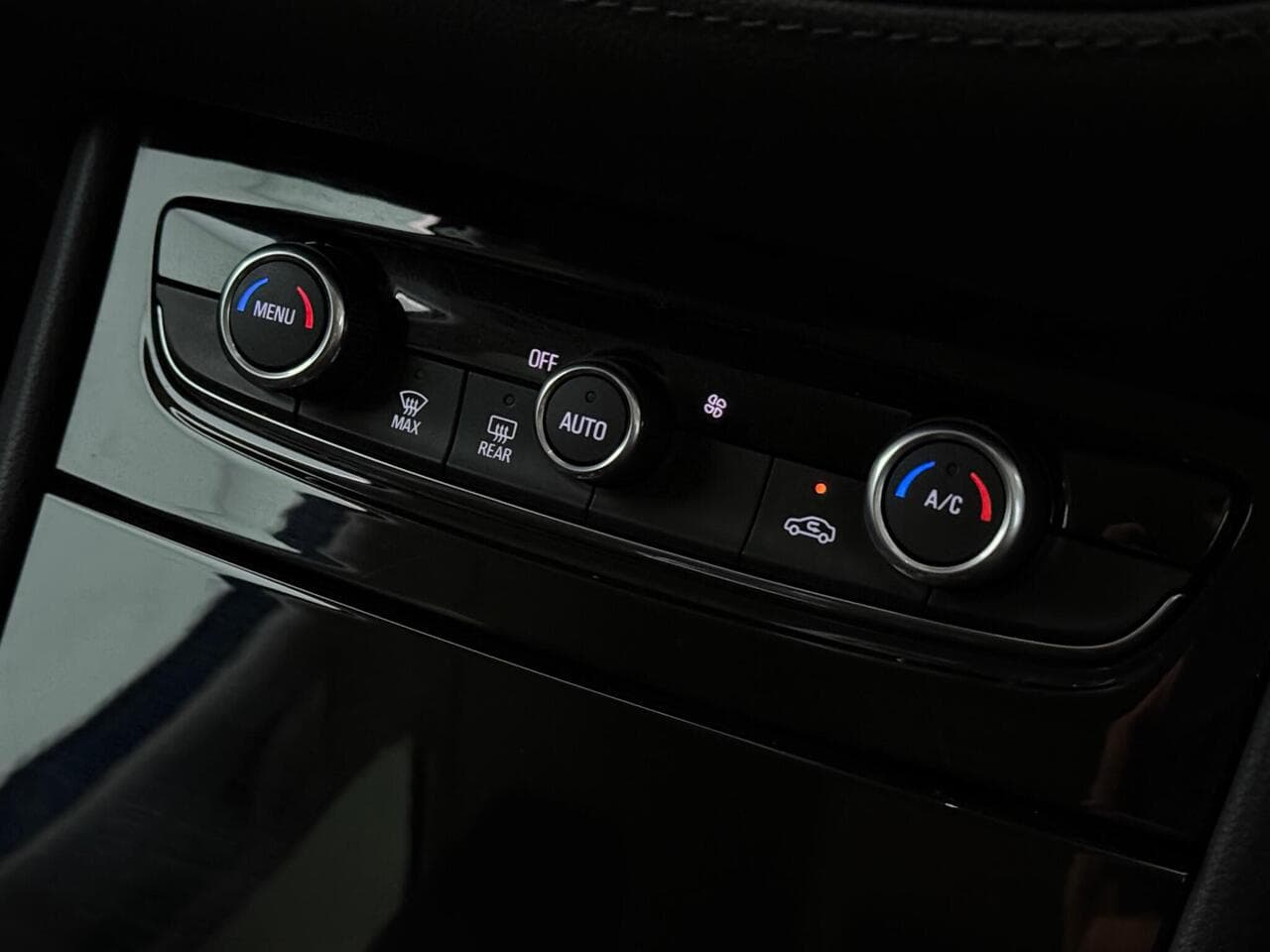 Vauxhall Grandland X thumbnail Misc Controls