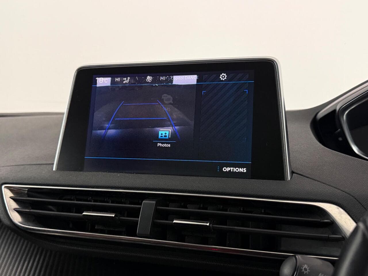 Peugeot 5008 thumbnail Infotainment System