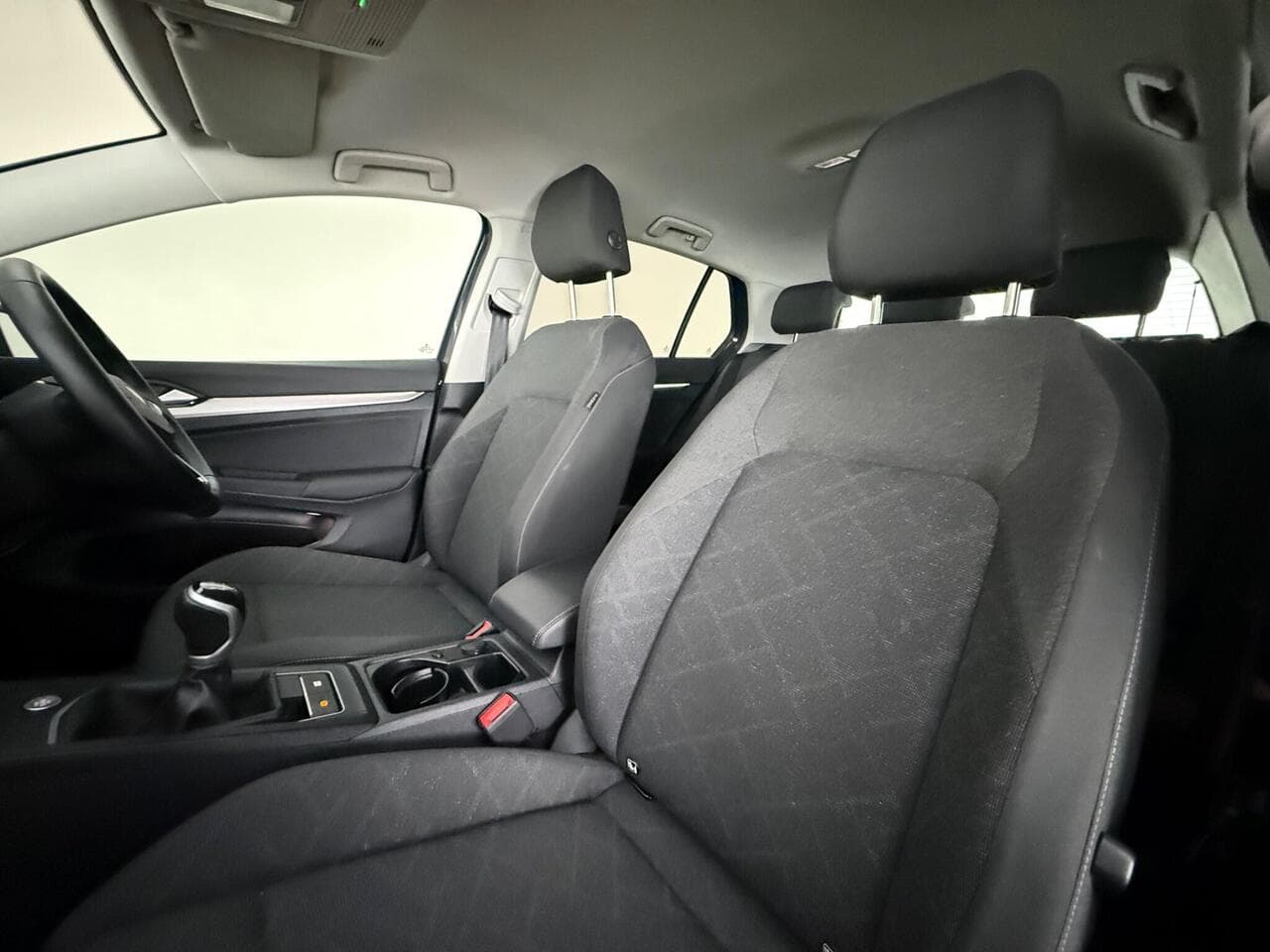 Volkswagen Golf thumbnail Seat Front Passenger