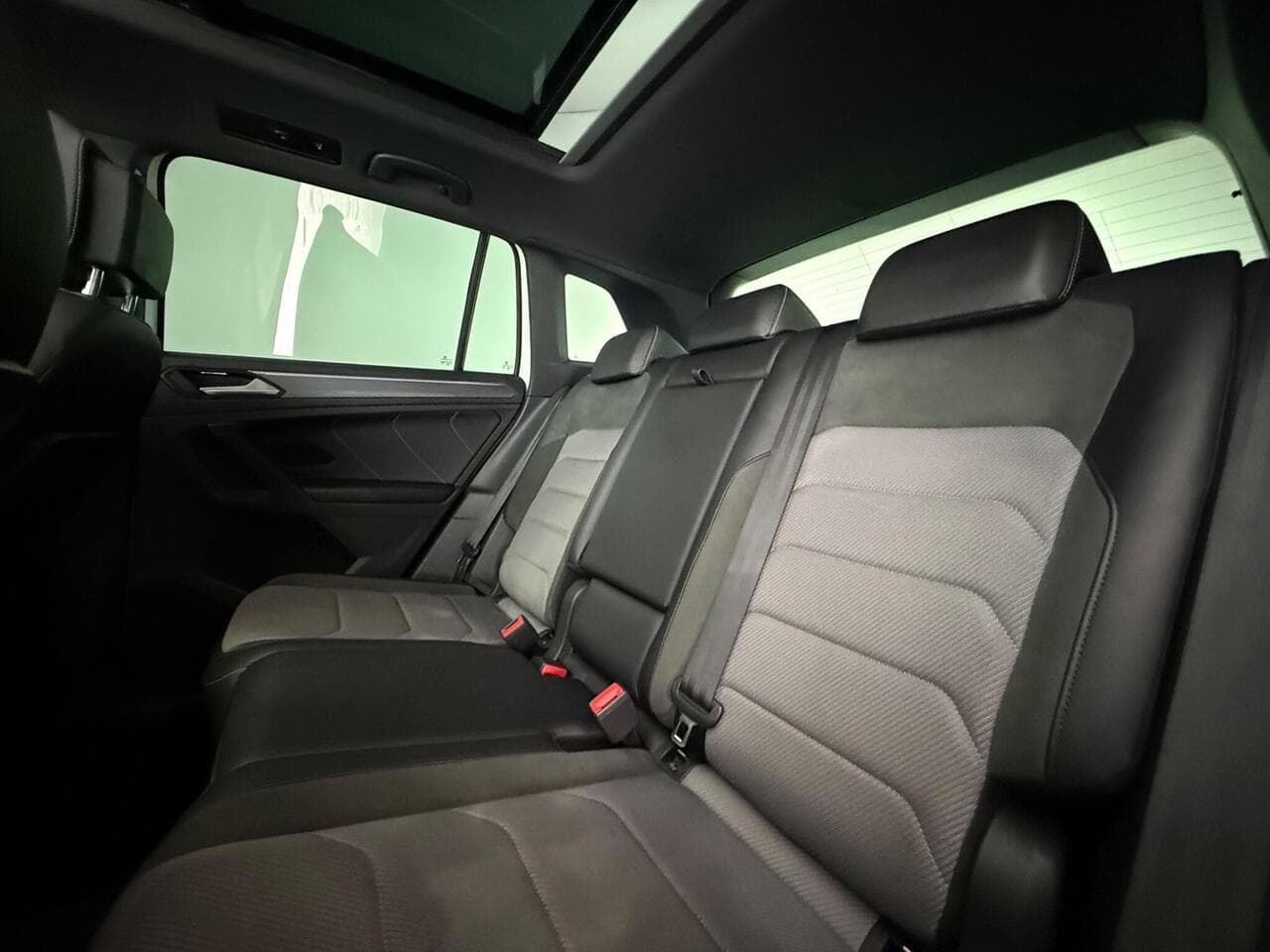 Volkswagen Tiguan thumbnail Seats Rear