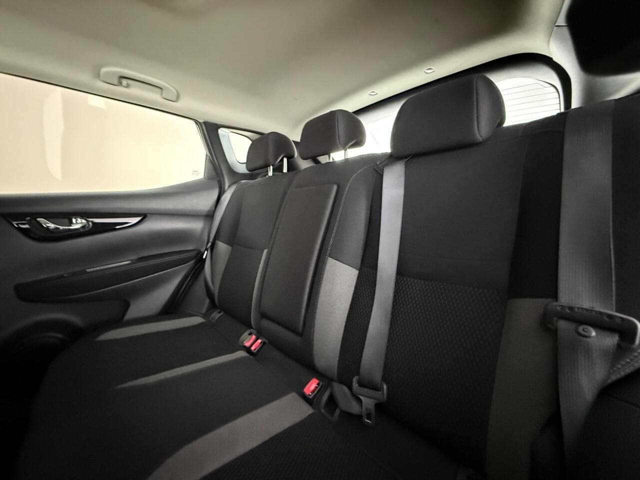 Nissan Qashqai thumbnail Seats Rear