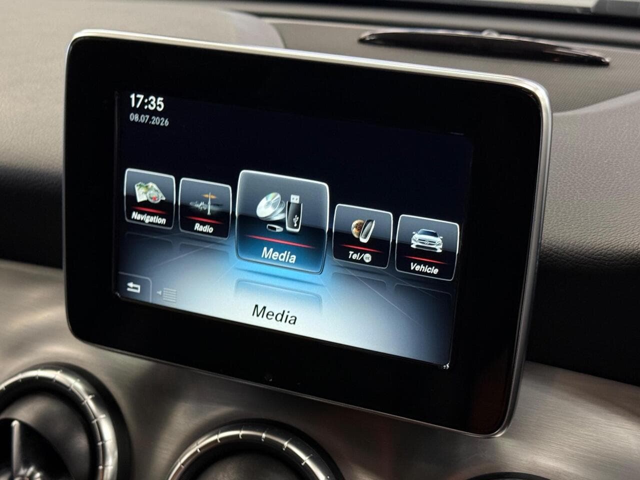 Mercedes-Benz CLA thumbnail Infotainment System