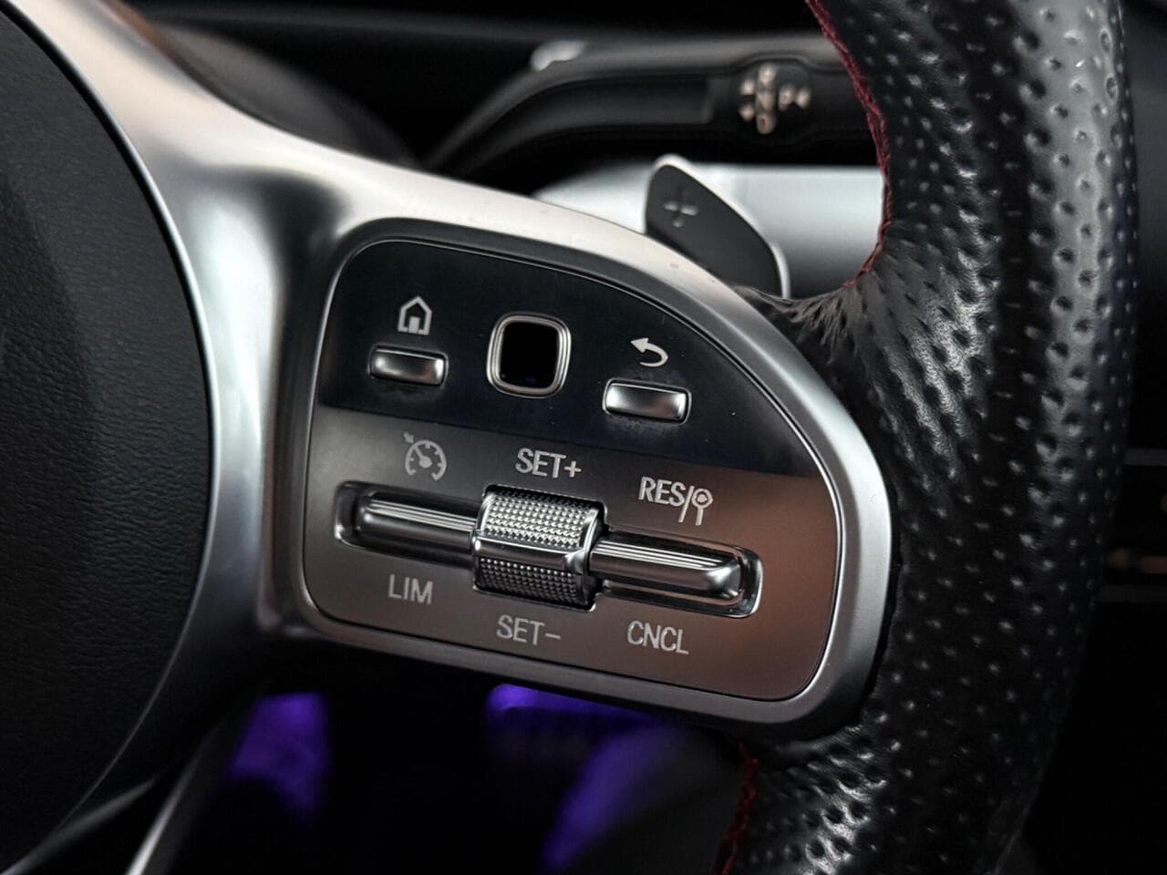 Mercedes-Benz GLB thumbnail Misc Controls