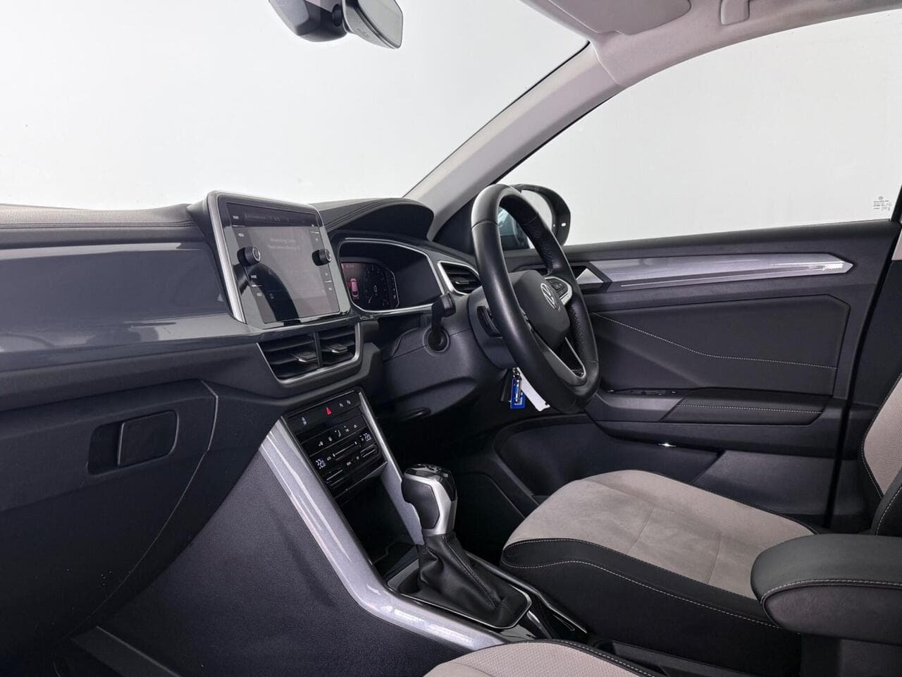 Volkswagen T-Roc thumbnail Interior Front